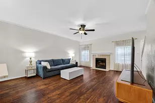 9850 Pagewood Ln, Houston, TX 77042 - Photo 9