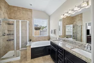 6723 Hunters Way Ln, Baytown, TX 77521 - Photo 7