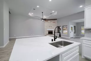 1737 E Lake Dr, Huntsville, TX 77340 - Photo 13