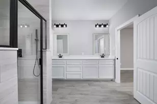 1737 E Lake Dr, Huntsville, TX 77340 - Photo 23