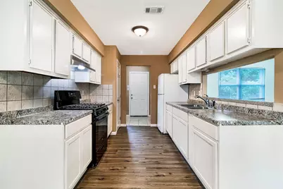 203 E Lance Street, Madisonville, TX 77864 - Photo 13