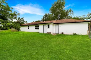 203 E Lance St, Madisonville, TX 77864 - Photo 3