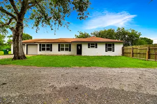 203 E Lance St, Madisonville, TX 77864 - Photo 1