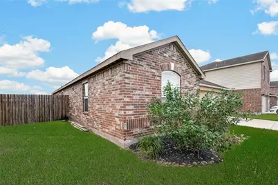 9407 Grand Spark Drive, Rosharon, TX 77583 - Photo 3