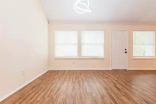 5614 Briarwood Forest Dr, Houston, TX 77088 - Photo 17