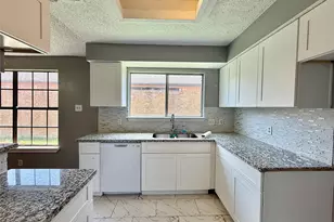 8715 Belle Glen Dr, Houston, TX 77099 - Photo 11