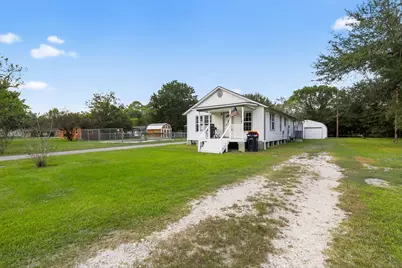 701 Lee Avenue, Anahuac, TX 77514 - Photo 5