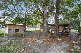 701 Lee Ave, Anahuac, TX 77514 - Photo 7