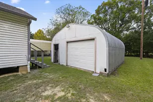 701 Lee Ave, Anahuac, TX 77514 - Photo 9