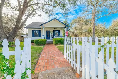 724 S Tesch Street, Bellville, TX 77418 - Photo 1