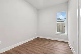 112 S San Jacinto St, Conroe, TX 77301 - Photo 7