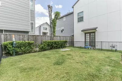10915 Brookeshire Chase Lane, Houston, TX 77043 - Photo 19
