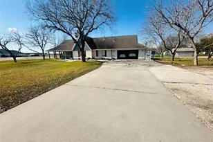 1840 Caroline St, Dickinson, TX 77539 - Photo 5