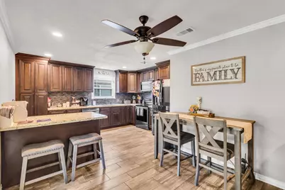2601 Rose Avenue, Groves, TX 77619 - Photo 9