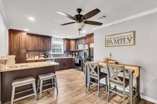 2601 Rose Ave, Groves, TX 77619 - Photo 9