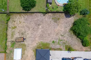 10420 Valley Dr N, Willis, TX 77318 - Photo 5