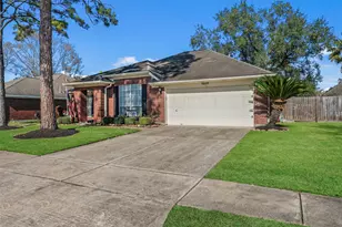 1809 Oak Gate Cir, Pearland, TX 77581 - Photo 3