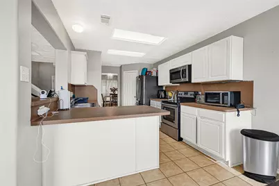 5707 Meadow Breeze Lane, Rosharon, TX 77583 - Photo 11