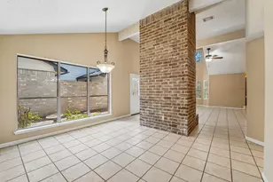 2015 Creek Valley Ln, Sugar Land, TX 77478 - Photo 11