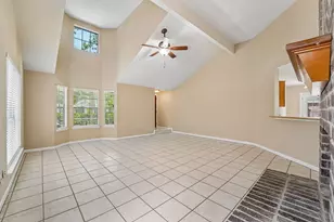 2015 Creek Valley Ln, Sugar Land, TX 77478 - Photo 5