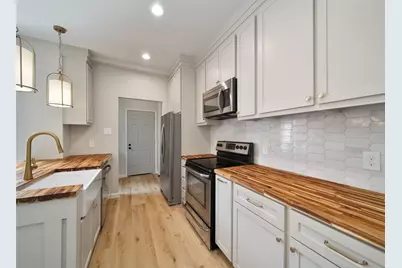 800 Country Place Drive #302, Houston, TX 77079 - Photo 11