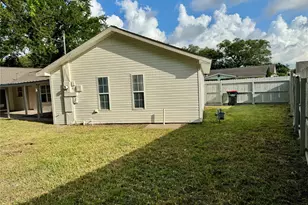 1907 Amy Dr, Baytown, TX 77520 - Photo 37