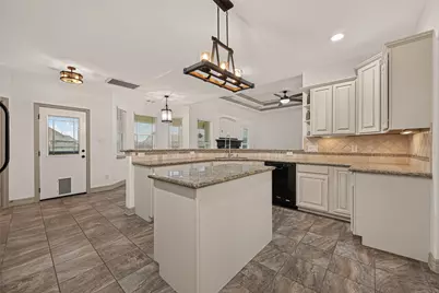 14063 Belmont Circle, Mont Belvieu, TX 77523 - Photo 9