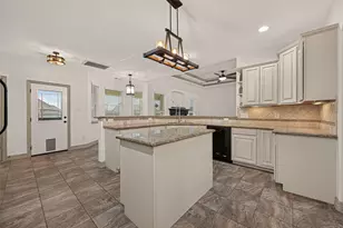 14063 Belmont Cir, Mont Belvieu, TX 77523 - Photo 9