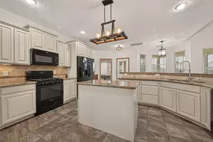 14063 Belmont Cir, Mont Belvieu, TX 77523 - Photo 7