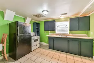 4016 Ursuline St, Galveston, TX 77550 - Photo 11