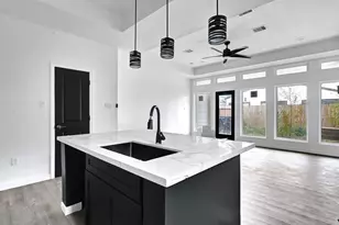 4338 Larkspur St, Houston, TX 77051 - Photo 9