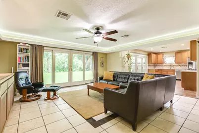 303 Southern Oaks Dr, Lake Jackson, TX 77566 - Photo 11