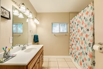 303 Southern Oaks Dr, Lake Jackson, TX 77566 - Photo 19