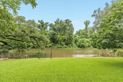 303 Southern Oaks Dr, Lake Jackson, TX 77566 - Photo 3
