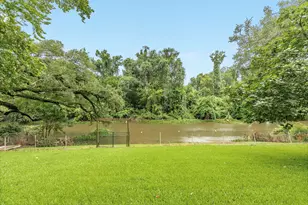 303 Southern Oaks Dr, Lake Jackson, TX 77566 - Photo 3
