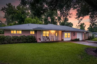 303 Southern Oaks Dr, Lake Jackson, TX 77566 - Photo 1