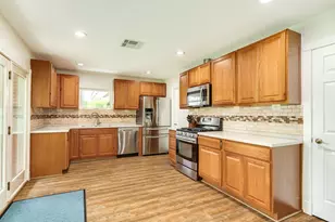 303 Southern Oaks Dr, Lake Jackson, TX 77566 - Photo 11