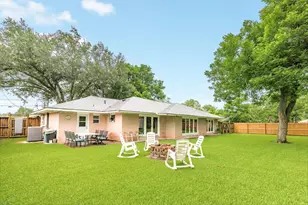 303 Southern Oaks Dr, Lake Jackson, TX 77566 - Photo 25