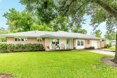 303 Southern Oaks Dr, Lake Jackson, TX 77566 - Photo 5