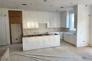 2015 Hopkins St, Houston, TX 77006 - Photo 5