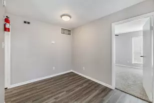 11715 S Glen Dr, Houston, TX 77099 - Photo 3
