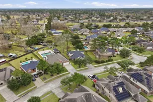 13926 Sawmill Run Ln, Houston, TX 77044 - Photo 37