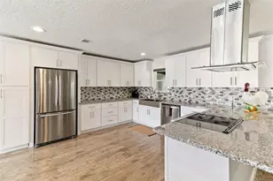 201 Southern Oaks Dr, Lake Jackson, TX 77566 - Photo 11