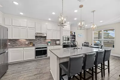 13814 Evert Court, Mont Belvieu, TX 77523 - Photo 9