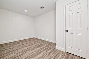 5609 Denmark St, Houston, TX 77028 - Photo 11