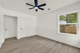 1202 N Roberson St, Conroe, TX 77301 - Photo 23