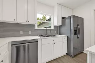 1202 N Roberson St, Conroe, TX 77301 - Photo 9