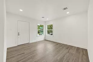 1202 N Roberson St, Conroe, TX 77301 - Photo 3