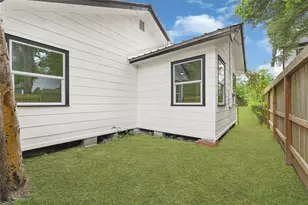 1202 N Roberson St, Conroe, TX 77301 - Photo 33
