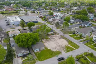 4819 Cetti St, Houston, TX 77009 - Photo 9